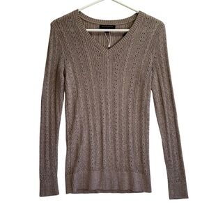 Women’s Banana Republic V-neck Beige Metallic Lightweight Sweater. Size XS